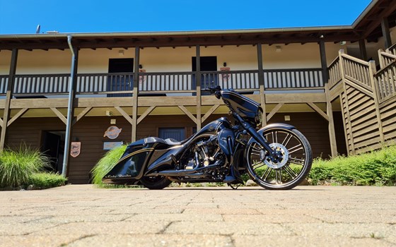 Umgebautes Motorrad Harley-Davidson CVO Street Glide FLHXSE von X-Trem Custombikes - Bild 6