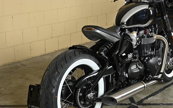 Umgebautes Motorrad Triumph Bonneville Bobber von Mäge Motos GmbH - Bild 12