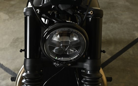 Umgebautes Motorrad Triumph Bonneville Bobber von Mäge Motos GmbH - Bild 8