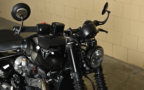 Umgebautes Motorrad Triumph Bonneville Bobber von Mäge Motos GmbH - Bild 9