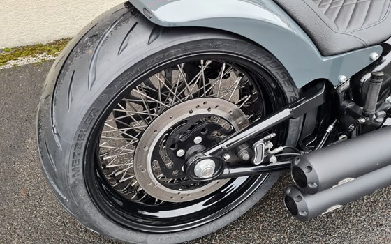 Umgebautes Motorrad Harley-Davidson Softail Heritage Classic 114 FLHCS von X-Trem Custombikes - Bild 16