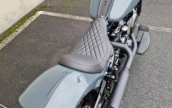 Umgebautes Motorrad Harley-Davidson Softail Heritage Classic 114 FLHCS von X-Trem Custombikes - Bild 11