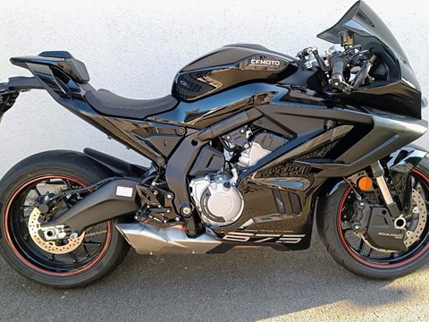 CFMOTO 675SR-R BLACK EDITION