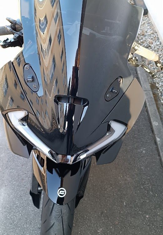 Umbgebautes Motorrad CFMOTO 675SR-R