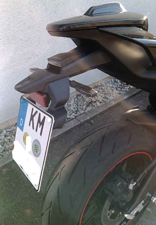 Umbgebautes Motorrad CFMOTO 675SR-R