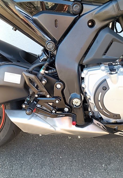 Umbgebautes Motorrad CFMOTO 675SR-R