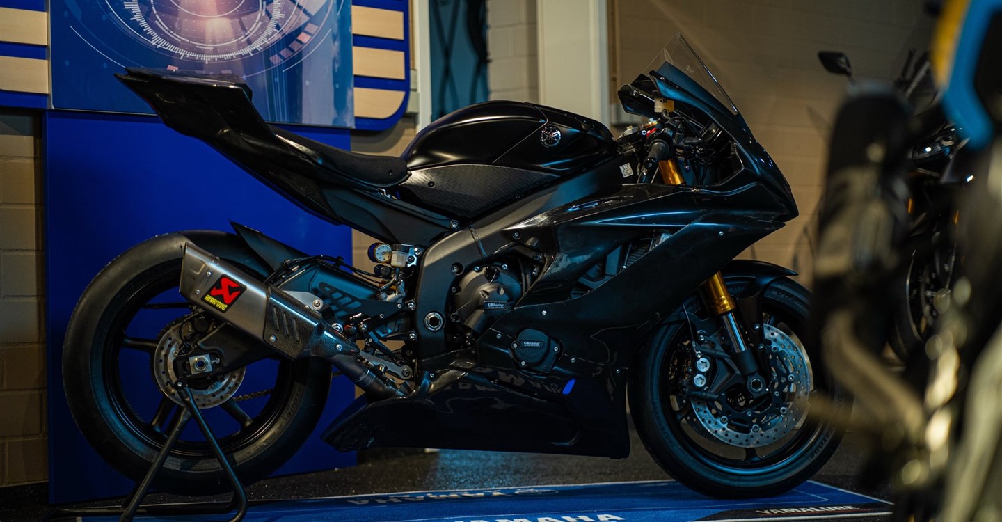 Umbgebautes Motorrad Yamaha R6 RACE