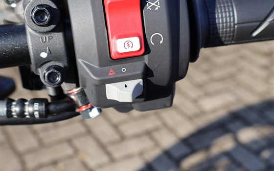 Umgebautes Motorrad Honda CB1000 Hornet SP von Motorradcenter Keßler - Bild 6