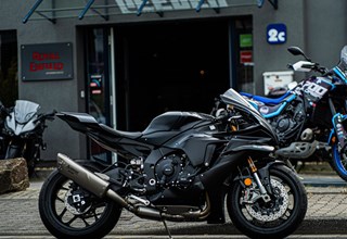 Yamaha R1 RACE