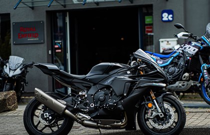 Yamaha R1 RACE Custom Bike