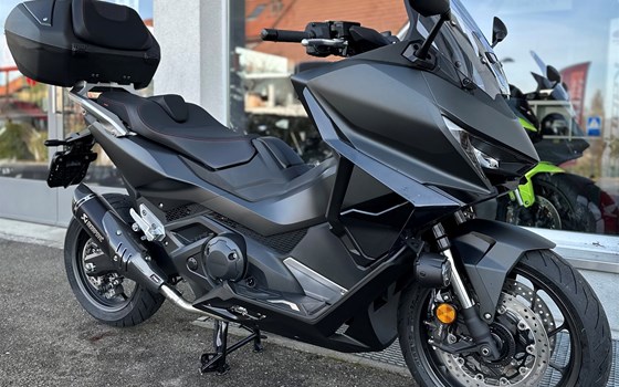 Umgebautes Motorrad Honda Forza 750 von Direct Performance - Bild 10