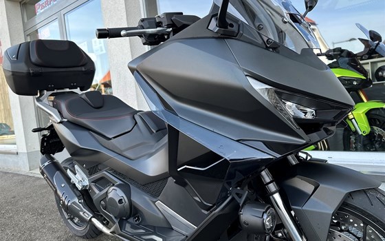 Umgebautes Motorrad Honda Forza 750 von Direct Performance - Bild 6