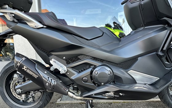 Umgebautes Motorrad Honda Forza 750 von Direct Performance - Bild 7