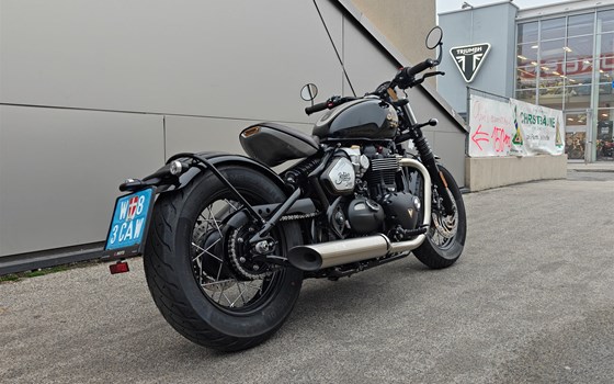 Umgebautes Motorrad Triumph Bonneville Bobber von IL MOTO  Motorradhandel und Reparaturwerkstätte GesmbH - Bild 4