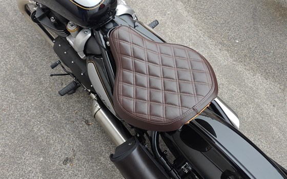 Umgebautes Motorrad Triumph Bonneville Bobber von IL MOTO  Motorradhandel und Reparaturwerkstätte GesmbH - Bild 8