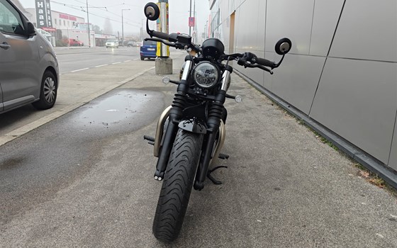 Umgebautes Motorrad Triumph Bonneville Bobber von IL MOTO  Motorradhandel und Reparaturwerkstätte GesmbH - Bild 3