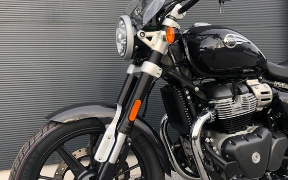 Umgebautes Motorrad Royal Enfield Super Meteor 650 von HÜTTER GesmbH - Bild 11