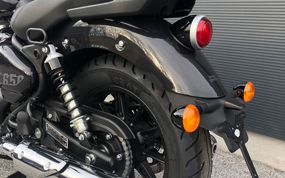 Umgebautes Motorrad Royal Enfield Super Meteor 650 von HÜTTER GesmbH - Bild 12