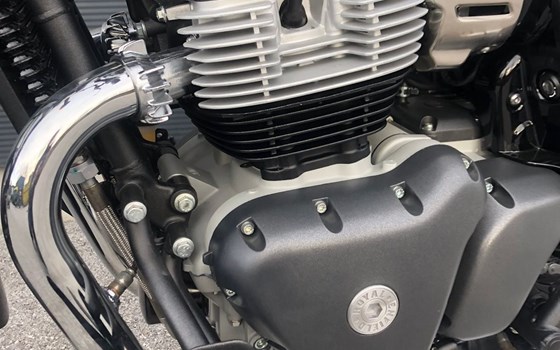 Umgebautes Motorrad Royal Enfield Super Meteor 650 von HÜTTER GesmbH - Bild 8