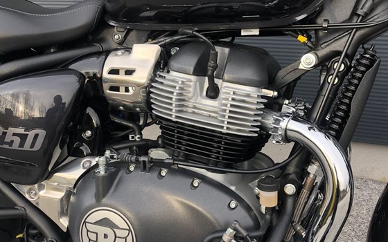 Umgebautes Motorrad Royal Enfield Super Meteor 650 von HÜTTER GesmbH - Bild 9