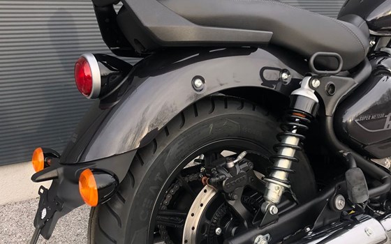 Umgebautes Motorrad Royal Enfield Super Meteor 650 von HÜTTER GesmbH - Bild 10