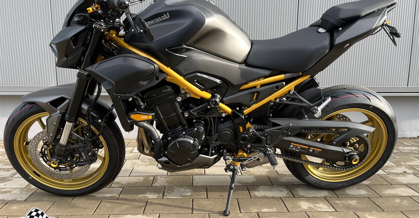 Umbgebautes Motorrad Kawasaki Z900