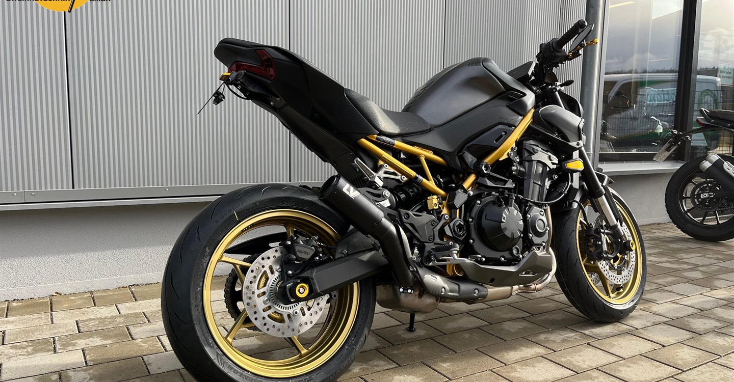 Umbgebautes Motorrad Kawasaki Z900