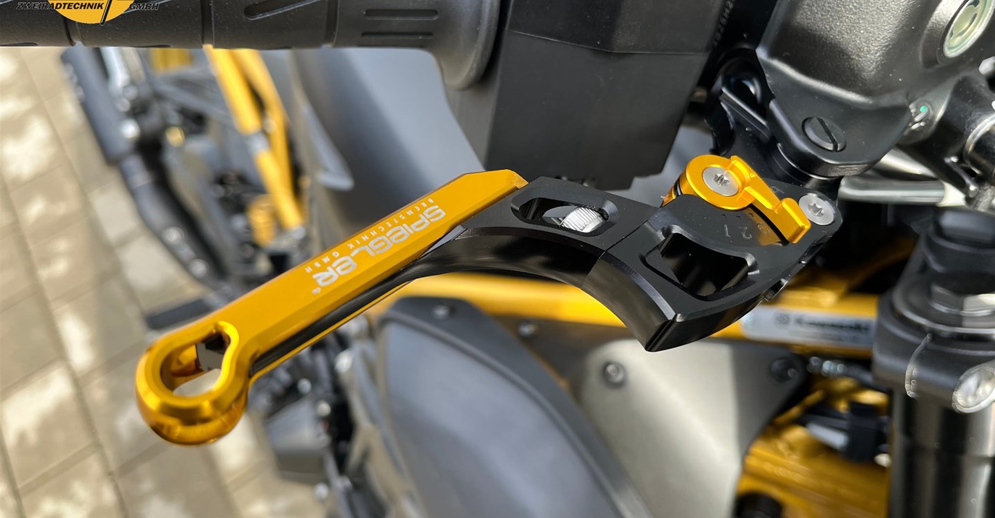 Umbgebautes Motorrad Kawasaki Z900