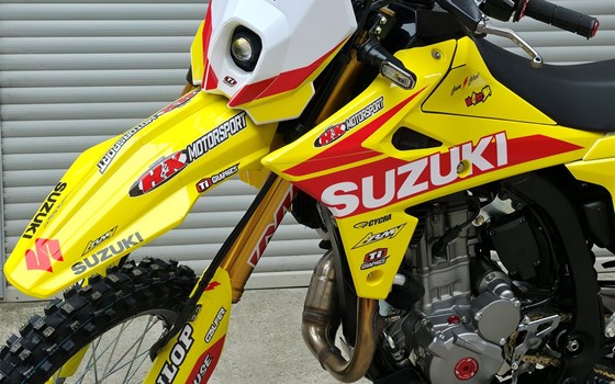 Umgebautes Motorrad Suzuki DR-Z4S von H&K Motorsport - Bild 12