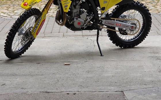 Umgebautes Motorrad Suzuki DR-Z4S von H&K Motorsport - Bild 4