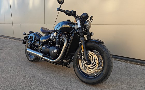 Umgebautes Motorrad Triumph Bonneville Bobber von IL MOTO  Motorradhandel und Reparaturwerkstätte GesmbH - Bild 9