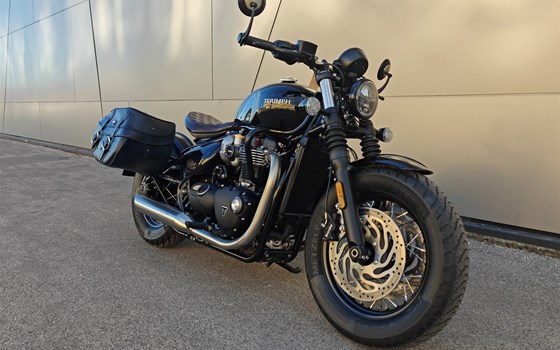 Umgebautes Motorrad Triumph Bonneville Bobber von IL MOTO  Motorradhandel und Reparaturwerkstätte GesmbH - Bild 2