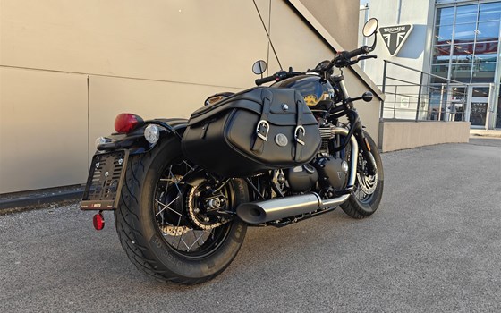 Umgebautes Motorrad Triumph Bonneville Bobber von IL MOTO  Motorradhandel und Reparaturwerkstätte GesmbH - Bild 4