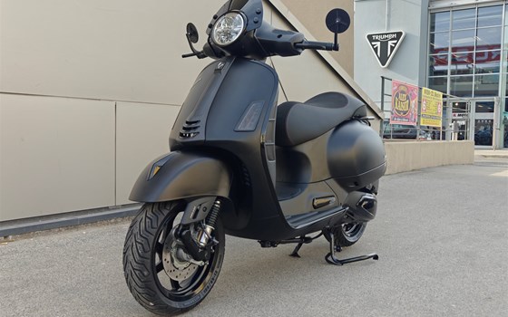 Umgebautes Motorrad Vespa GTS 310 SuperSport von IL MOTO  Motorradhandel und Reparaturwerkstätte GesmbH - Bild 4
