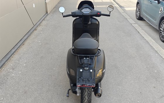 Umgebautes Motorrad Vespa GTS 310 SuperSport von IL MOTO  Motorradhandel und Reparaturwerkstätte GesmbH - Bild 9