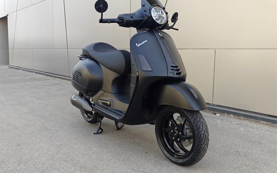 Umgebautes Motorrad Vespa GTS 310 SuperSport von IL MOTO  Motorradhandel und Reparaturwerkstätte GesmbH - Bild 2
