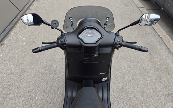 Umgebautes Motorrad Vespa GTS 125 Super Sport von IL MOTO  Motorradhandel und Reparaturwerkstätte GesmbH - Bild 10
