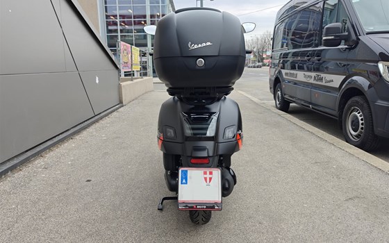 Umgebautes Motorrad Vespa GTS 125 Super Sport von IL MOTO  Motorradhandel und Reparaturwerkstätte GesmbH - Bild 7