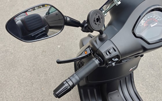 Umgebautes Motorrad Vespa GTS 125 Super Sport von IL MOTO  Motorradhandel und Reparaturwerkstätte GesmbH - Bild 11