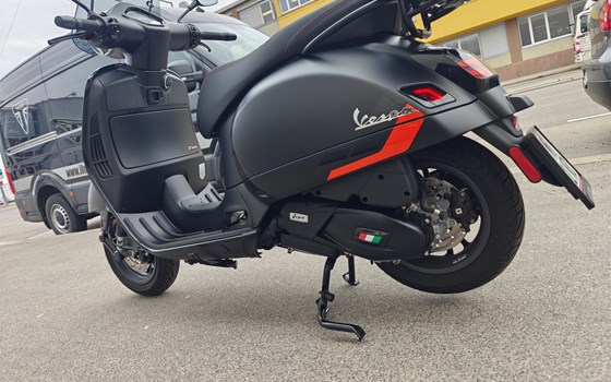 Umgebautes Motorrad Vespa GTS 125 Super Sport von IL MOTO  Motorradhandel und Reparaturwerkstätte GesmbH - Bild 12