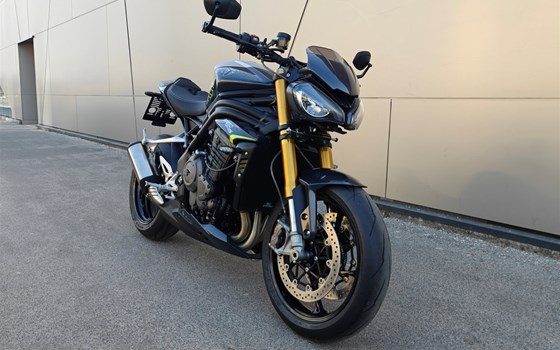 Umgebautes Motorrad Triumph Speed Triple 1200 RS von IL MOTO  Motorradhandel und Reparaturwerkstätte GesmbH - Bild 2