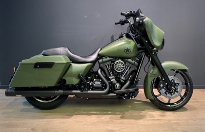 Harley-Davidson Street Glide FLHX Custom Bike