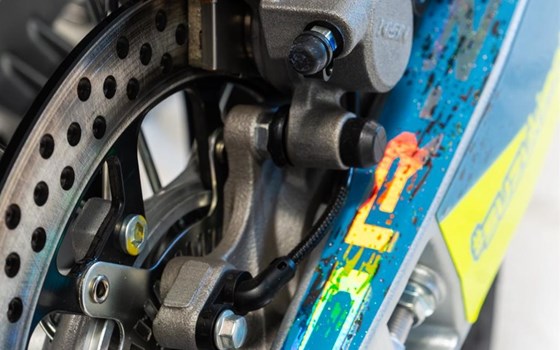 Umgebautes Motorrad Suzuki DR-Z4SM von HÜTTER GesmbH - Bild 2