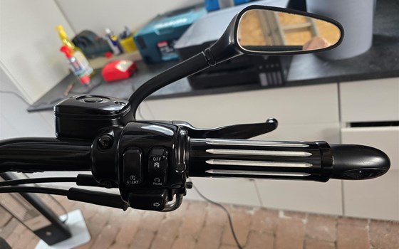 Umgebautes Motorrad Harley-Davidson Softail Night Train FXSTB von user1593923 - Bild 9