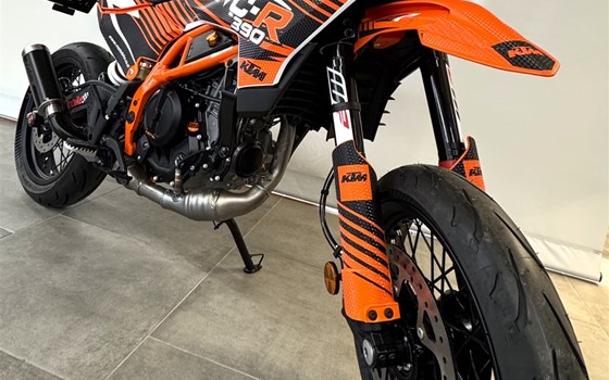 Umgebautes Motorrad KTM 390 SMC R von Motobike Handels GmbH - Bild 2