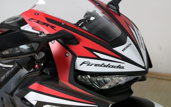 Umgebautes Motorrad Honda CBR1000RR Fireblade von Auto- und Motorradhaus M&S Automobile GmbH - Bild 2