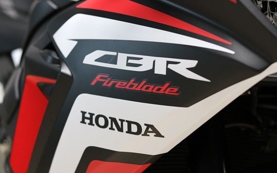 Umgebautes Motorrad Honda CBR1000RR Fireblade von Auto- und Motorradhaus M&S Automobile GmbH - Bild 3