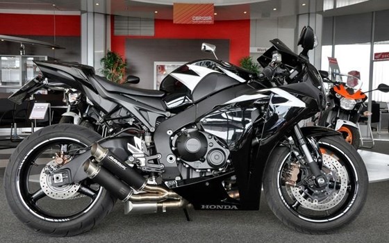 Umgebautes Motorrad Honda CBR1000RR Fireblade von Auto- und Motorradhaus M&S Automobile GmbH - Bild 1