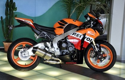 Honda CBR1000RR Fireblade Custom Bike