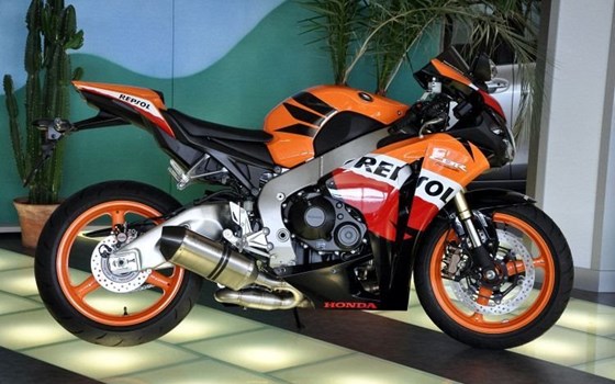 Umgebautes Motorrad Honda CBR1000RR Fireblade von Auto- und Motorradhaus M&S Automobile GmbH - Bild 1